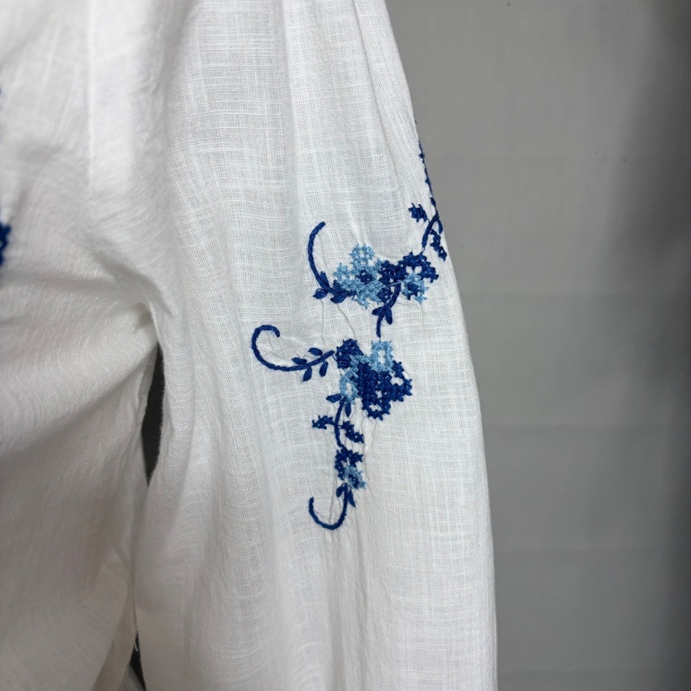 Jennifer & Grace Embroidered Boho Top Peasant M White Blue Tie Front Cottage - Picture 7 of 9